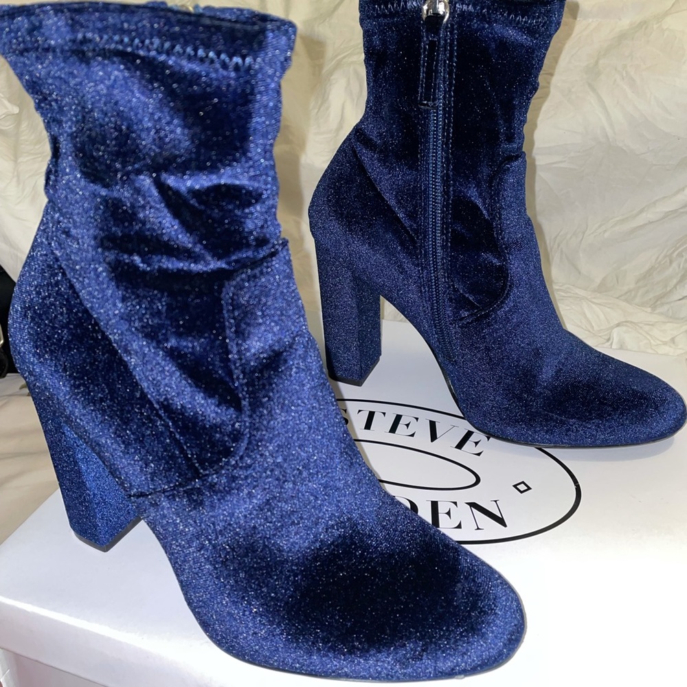 Steve Madden Blue velour booties